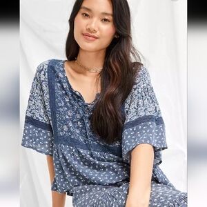 American Eagle Outfitters Blue Floral Blouse